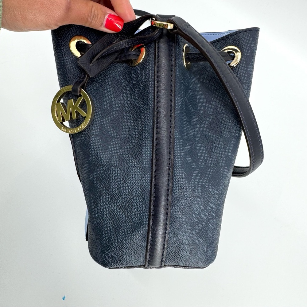 Michael Kors Greenwich Small Bucket Bag Crossbody Handbag In Blue EUC $298 - Picture 8 of 12